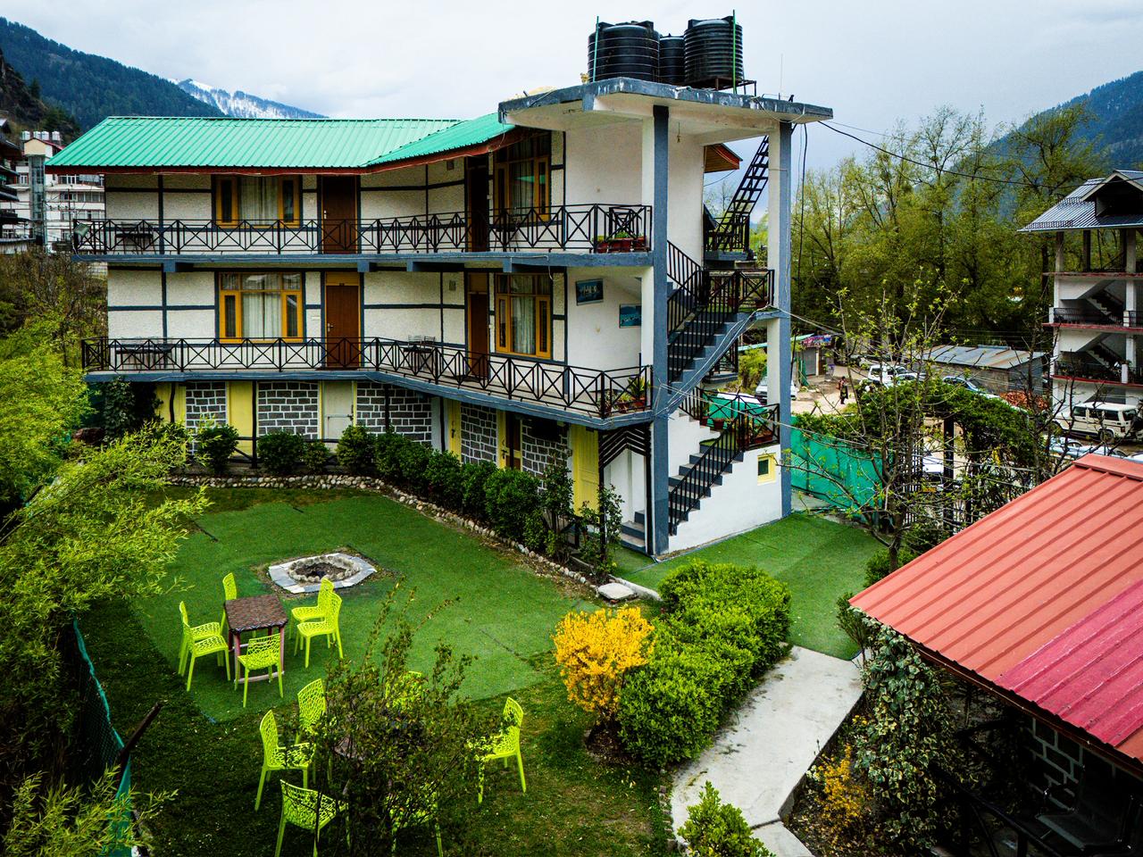 Traditional wooden facade of Hotel Seraj in Manali